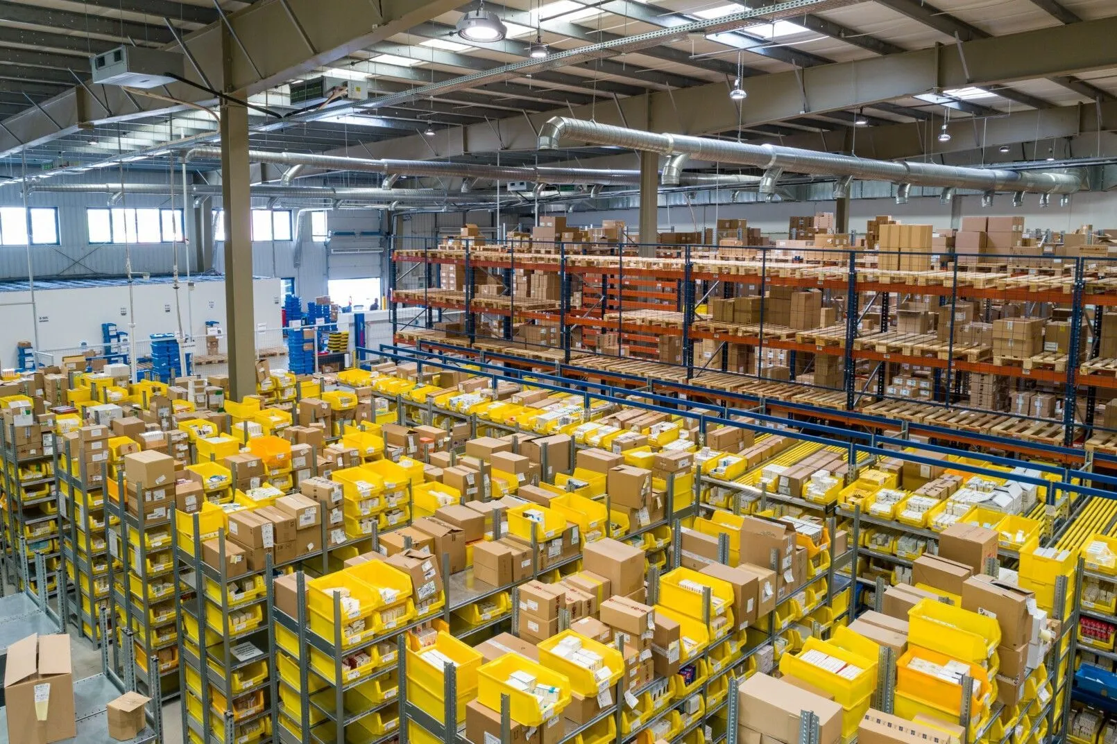 Warehouse and shipping in Manu Online